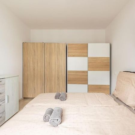 Cityscape Oasis: Active Studio Heaven Bratislava Luaran gambar