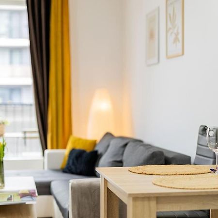 Cityscape Oasis: Active Studio Heaven Bratislava Luaran gambar