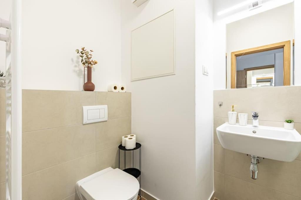 Cityscape Oasis: Active Studio Heaven Bratislava Luaran gambar