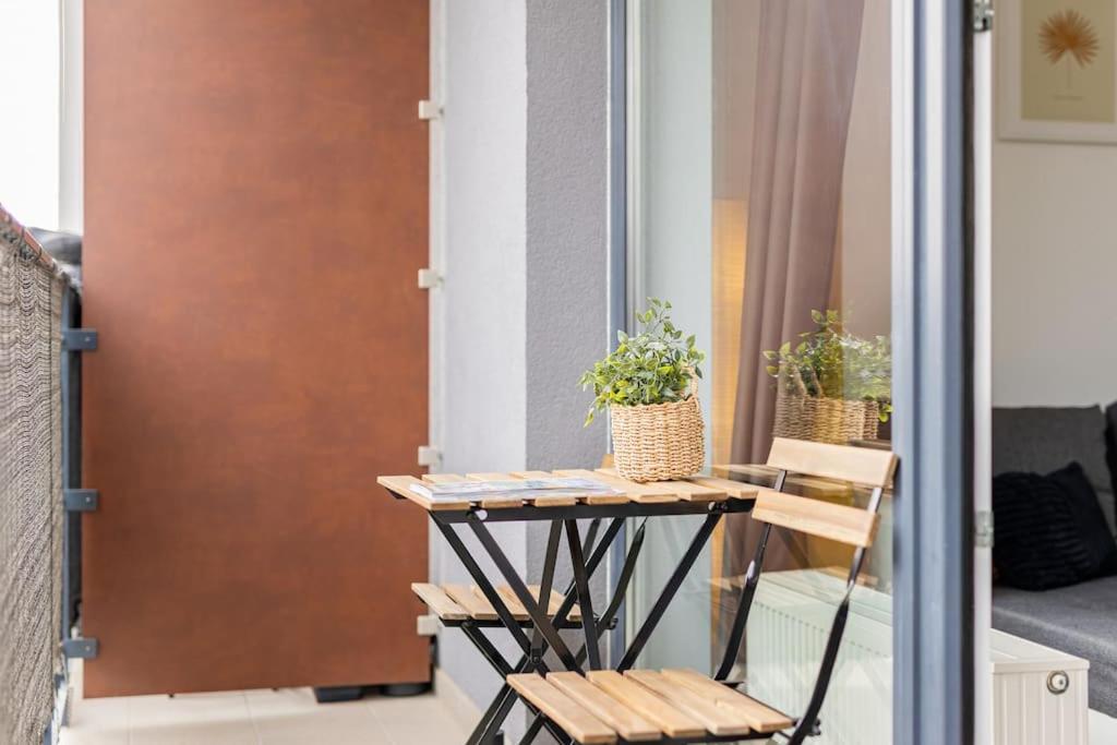 Cityscape Oasis: Active Studio Heaven Bratislava Luaran gambar