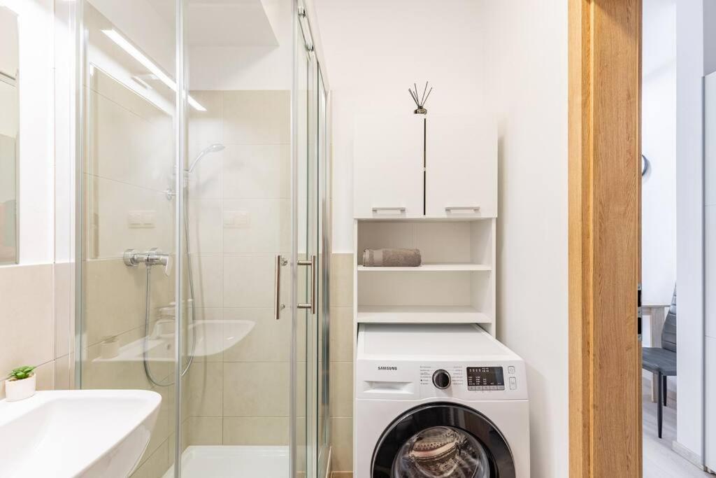 Cityscape Oasis: Active Studio Heaven Bratislava Luaran gambar