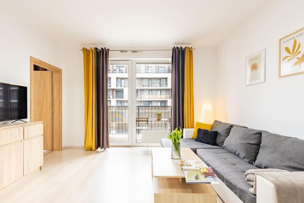 Cityscape Oasis: Active Studio Heaven Bratislava Luaran gambar
