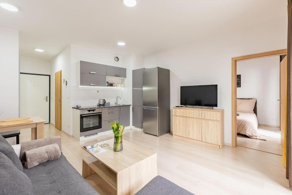 Cityscape Oasis: Active Studio Heaven Bratislava Luaran gambar