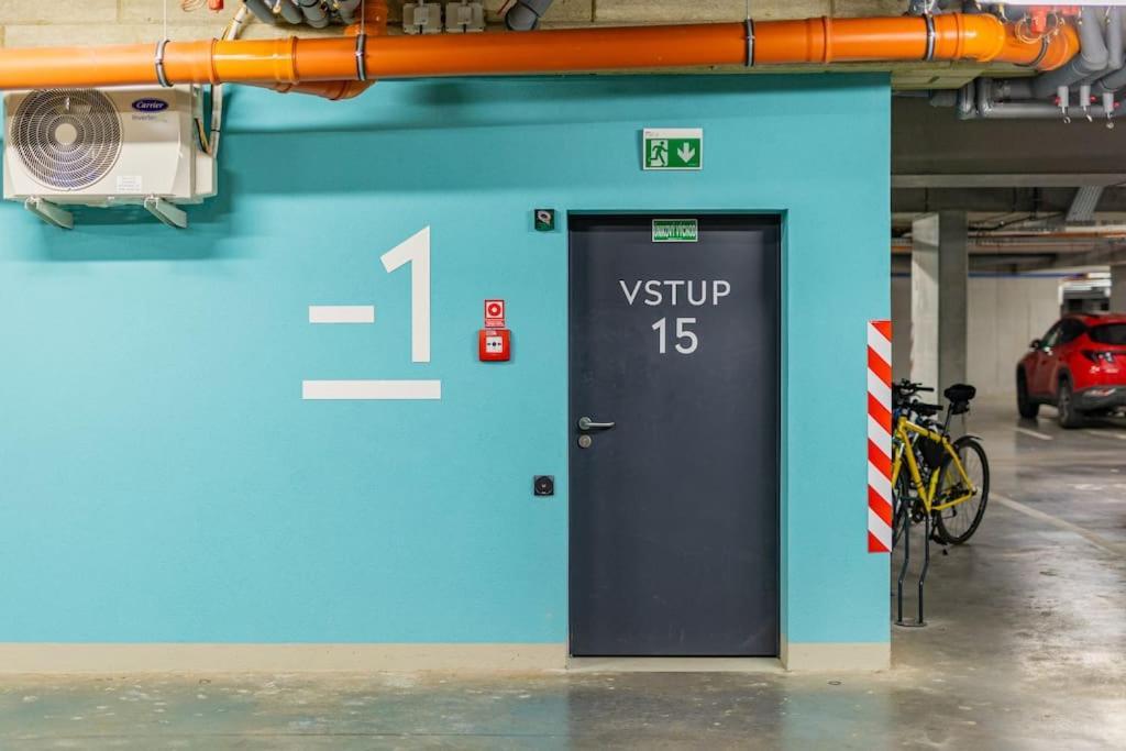 Cityscape Oasis: Active Studio Heaven Bratislava Luaran gambar