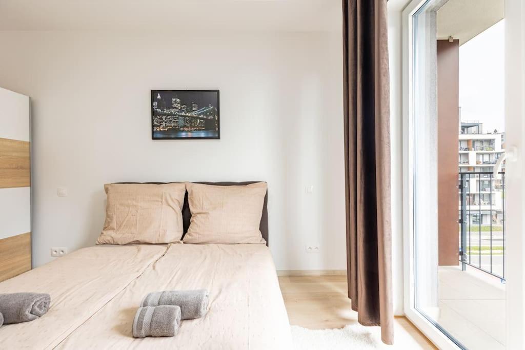 Cityscape Oasis: Active Studio Heaven Bratislava Luaran gambar