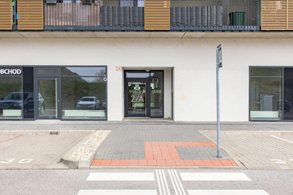 Cityscape Oasis: Active Studio Heaven Bratislava Luaran gambar