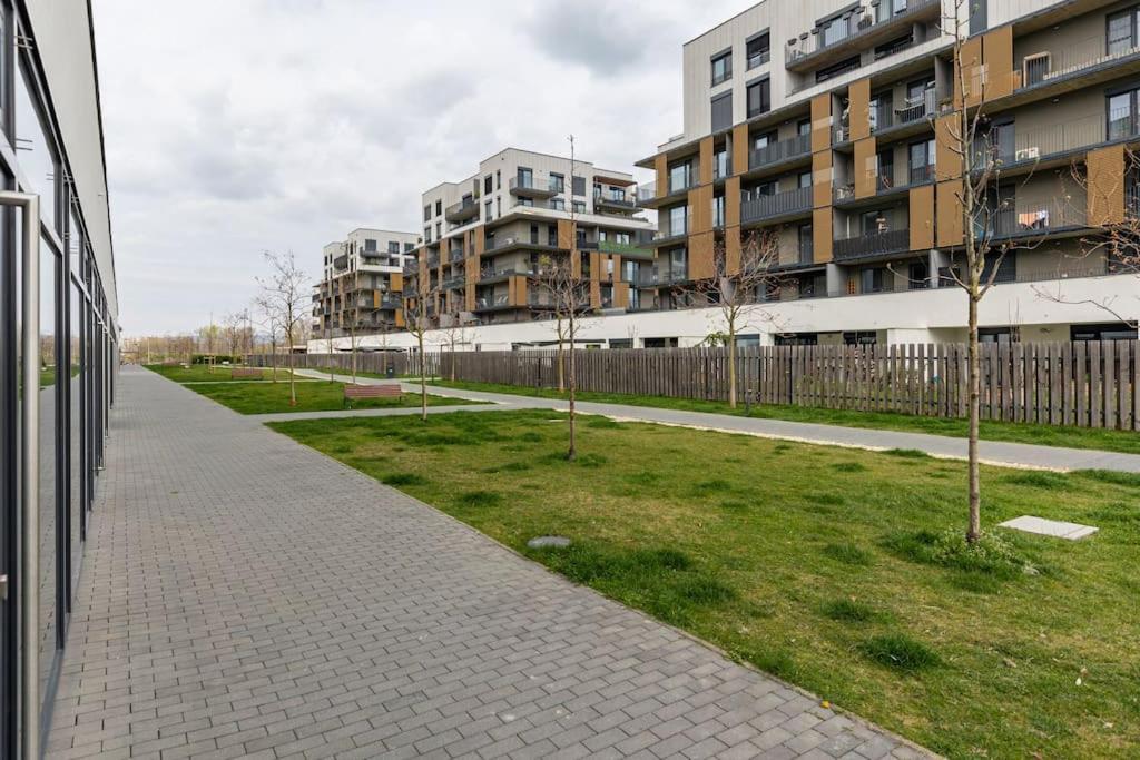 Cityscape Oasis: Active Studio Heaven Bratislava Luaran gambar